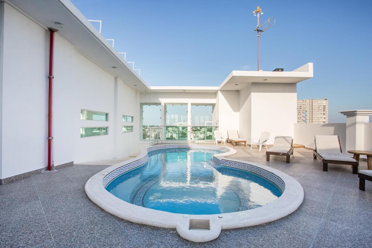 Capital O Cancun Ocean View, Cancun Luaran gambar Rooftop pool
