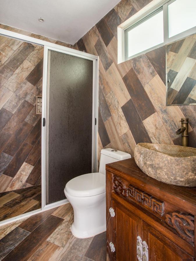 Capital O Cancun Ocean View, Cancun Luaran gambar Bathroom